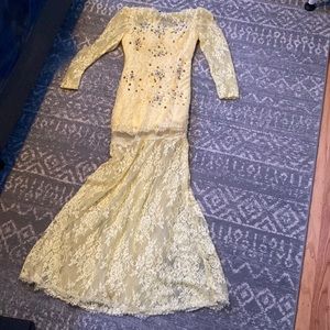 Never worn yellow prom dress